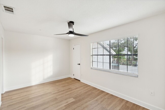 Building Photo - 1240 Dovehill Dr