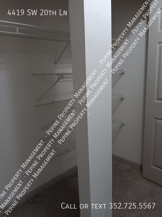 Building Photo - 4419 SW 20th Ln