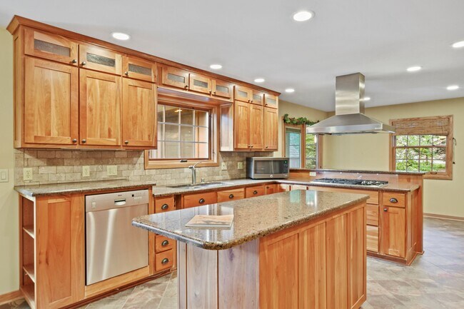 Building Photo - 1889 Paddock Pl