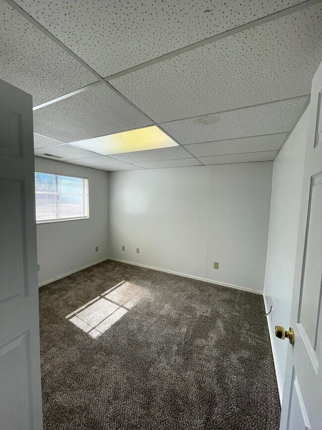 Building Photo - Great 4 Bed/3 Bath home in Layton