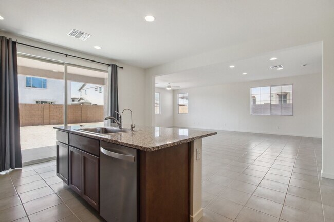 Building Photo - 5 Bedroom single family home in Queen Creek