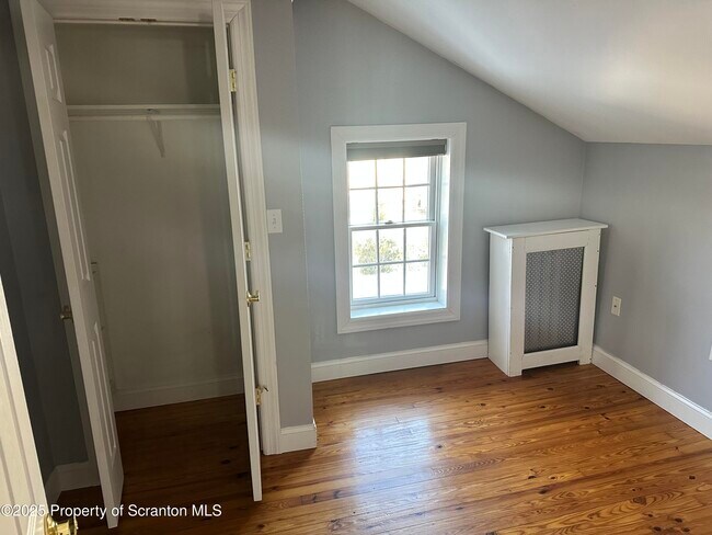 Building Photo - 1108 N Abington Rd