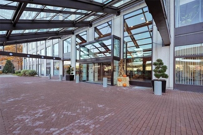 Building Photo - 320 Fort Duquesne Blvd