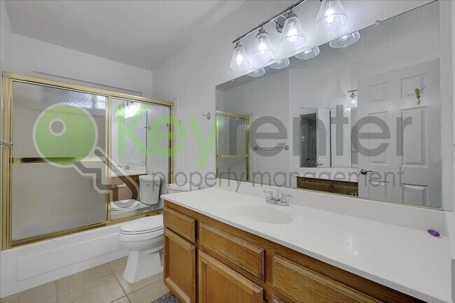 Building Photo - 1330 Kingswood Dr