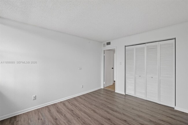 Building Photo - 16565 NE 26th Ave