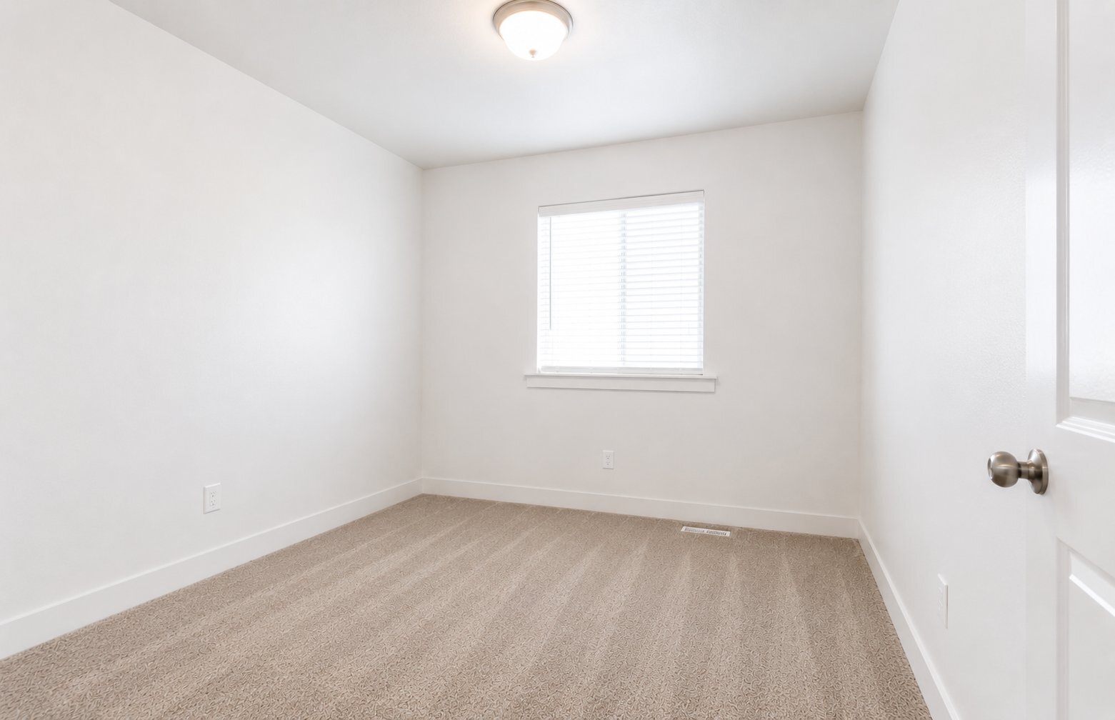 Building Photo - 1561 E 320 S