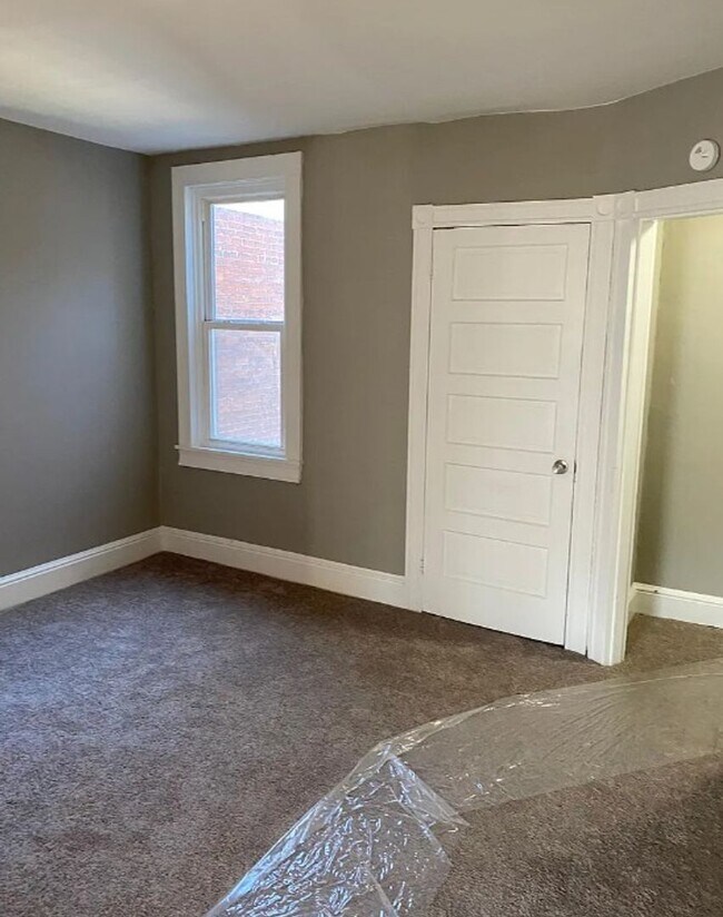 Building Photo - Cozy 4 Bedroom, 1 Bath Home in West York Schools!