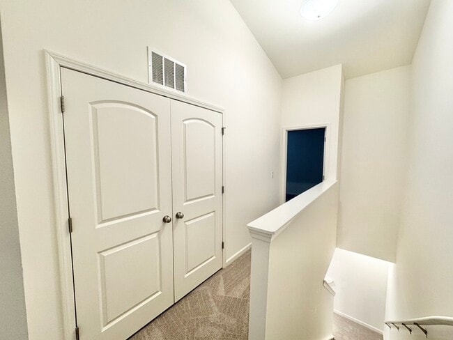 Building Photo - Two bedroom 2 1/2 bath Minutes from downtown Mooresville - SPRING Move In Special