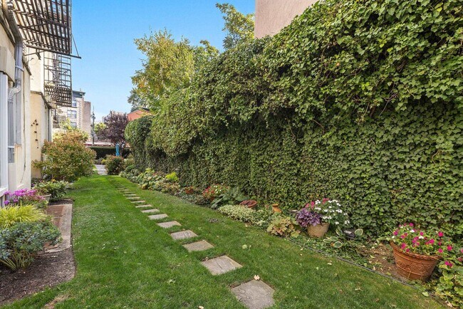 Building Photo - 211 14TH St