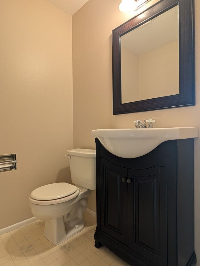 Building Photo - Great 4-Bedroom, 1.5-Bath Home In The River Road Area Of Eugene!