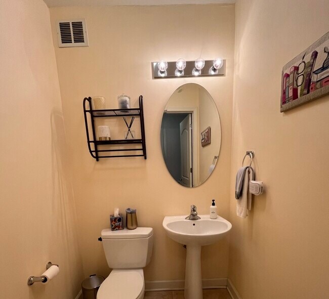 Building Photo - 420 E Waterside Dr