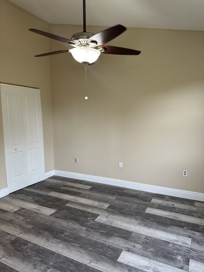 Building Photo - 2831 N Oakland Forest Dr