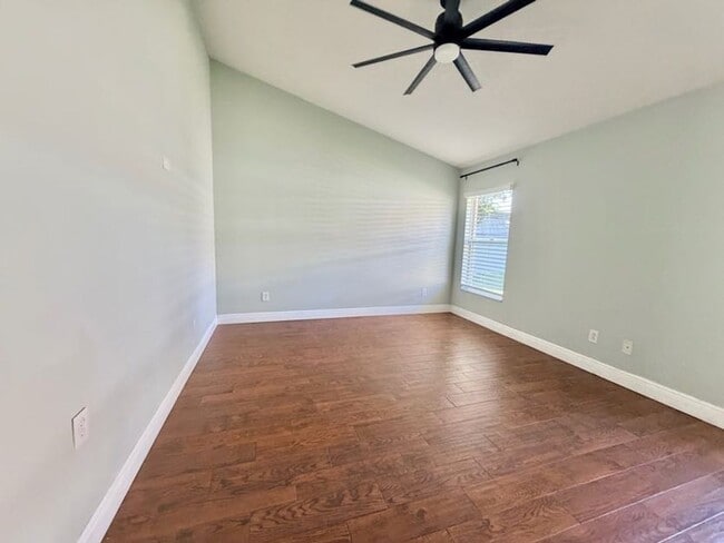 Building Photo - Modern Living Meets Prime Location with this Stunning 4/2!