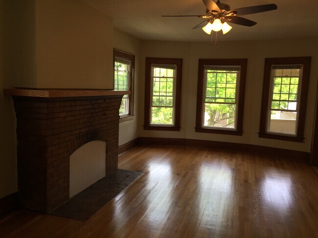 Building Photo - 258 Buckingham Ave