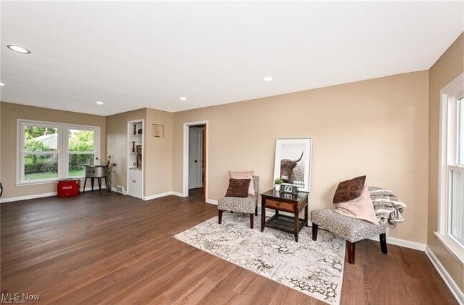 Building Photo - 357 E Paige Ave