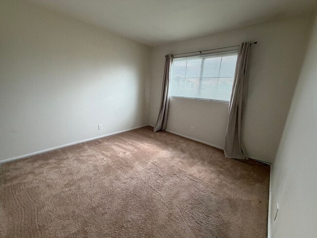 Building Photo - Welcome to this stunning 4 bedroom 2.5 bathroom home located in Fremont