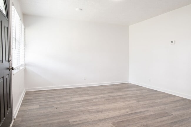 Building Photo - Now Pre-leasing: Scenic Hills Homes 2 Bedr...