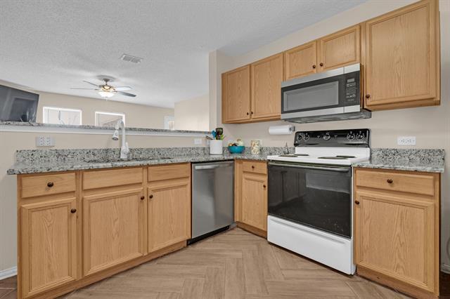 Building Photo - 4901 Parkview Hills Ln