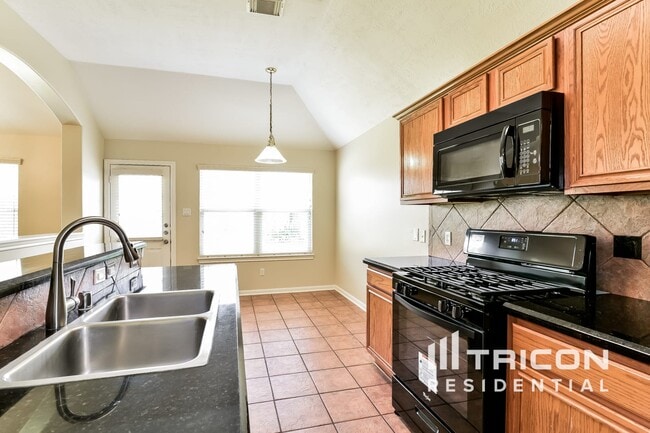 Building Photo - 11106 Creekline Glen Ct