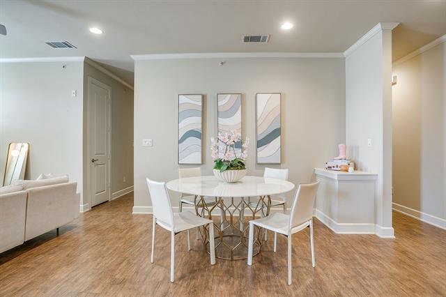 Building Photo - 2800 Sandage Ave