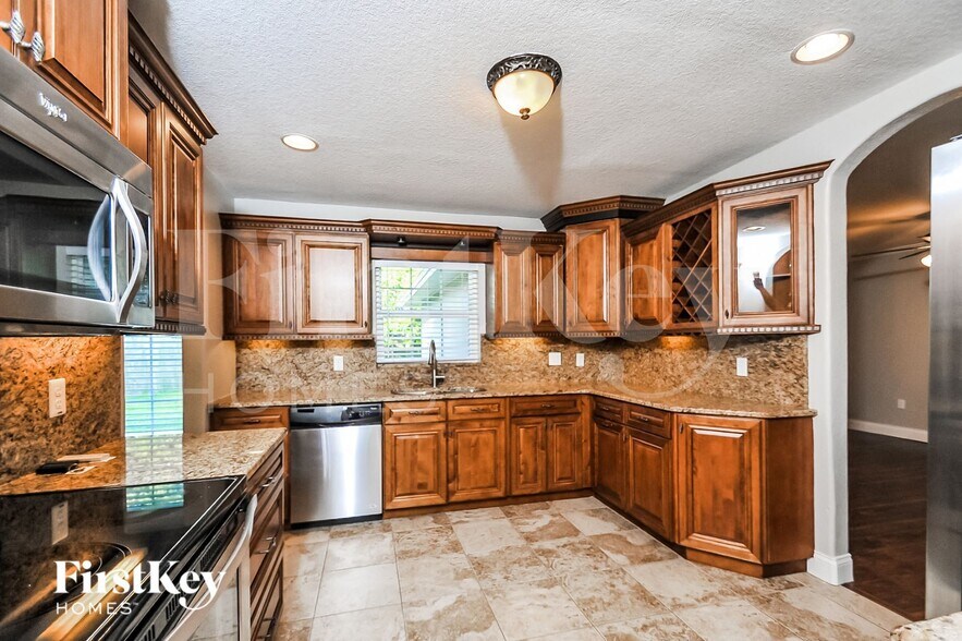 Building Photo - 4635 Dillwyn Dr
