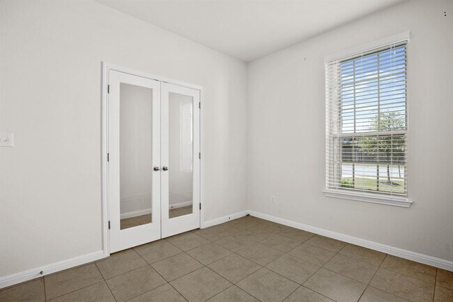 Building Photo - 19213 Quebrada Dr