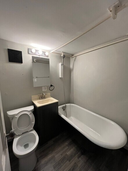 Building Photo - 1508 W 14th St