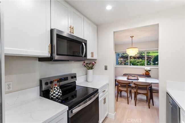 Building Photo - 4724 Park Granada