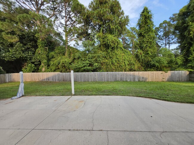 Building Photo - 1682 Village Pkwy