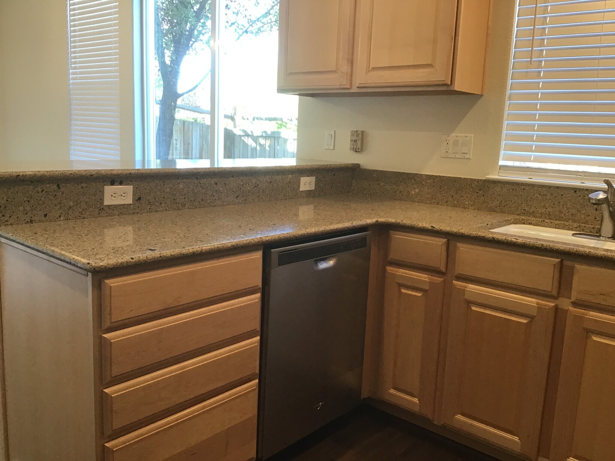 Building Photo - 3976 Dominus Dr