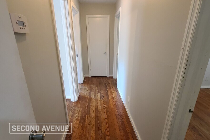 Building Photo - 1613 Mann Dr