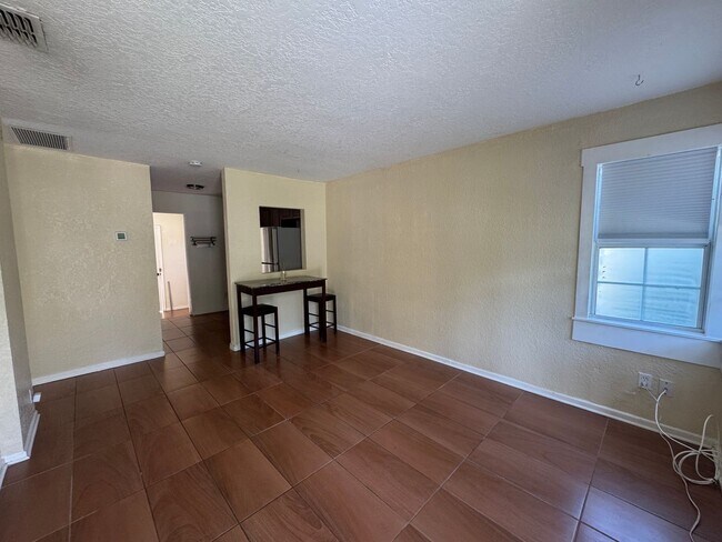 Building Photo - 636 Columbia St