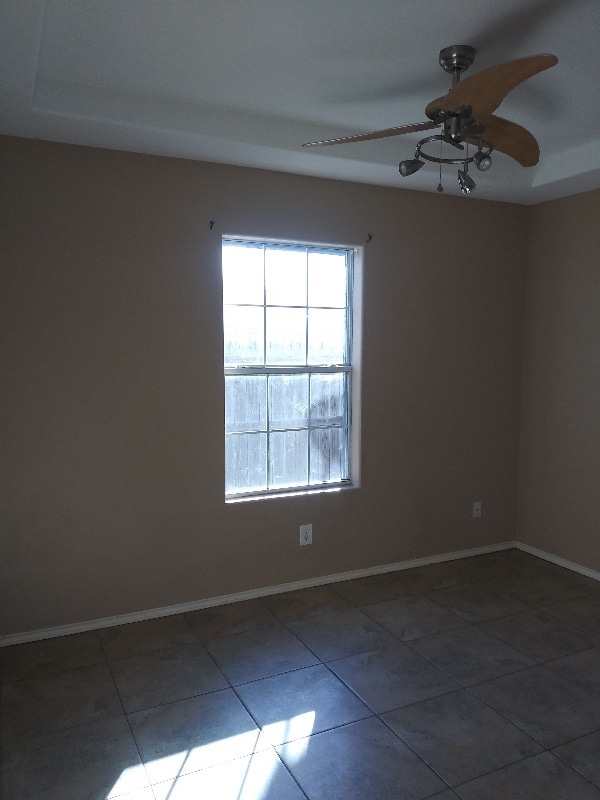 Building Photo - 4720 Sandpiper Ave