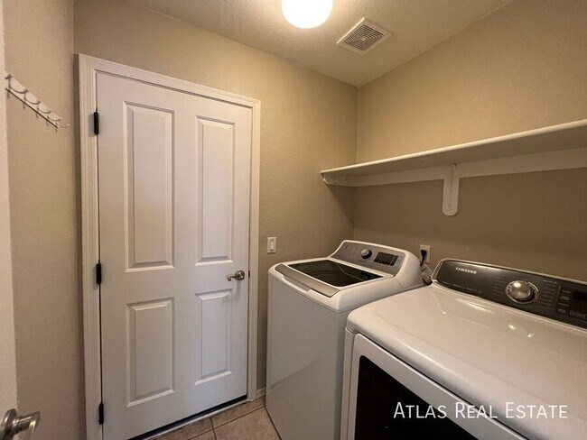 Building Photo - 3028 S Elinore Dr