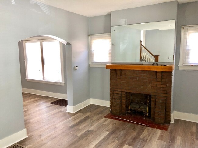Building Photo - Beautiful 2 Bedroom/2 Bath South End Home ...