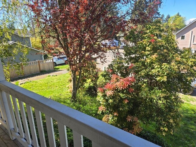 Building Photo - 3 Bedroom Duplex in Convenient Kingston Location!