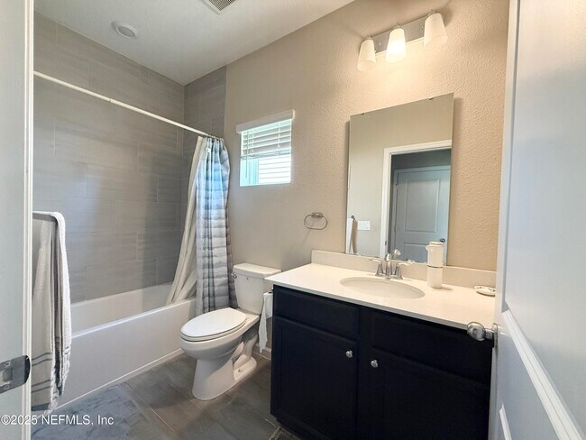 Building Photo - 141 Ren Wy