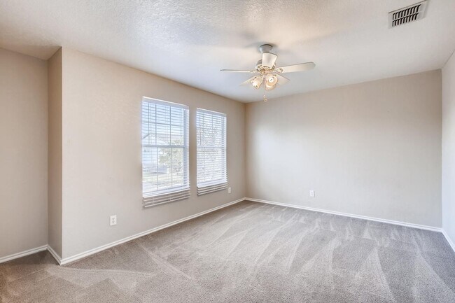 Building Photo - Close to Randolph AFB!
