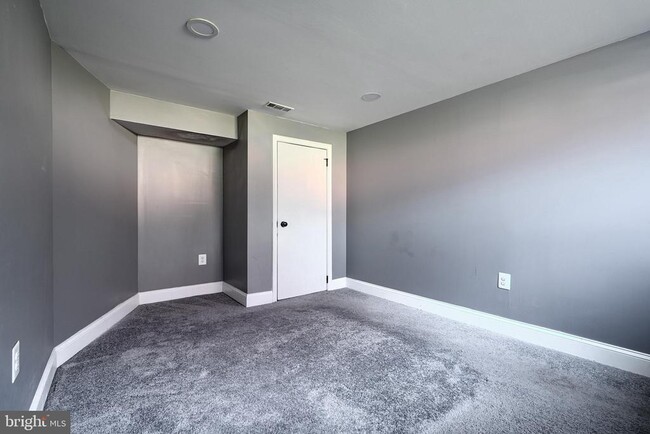Building Photo - 1618 Wadsworth Way