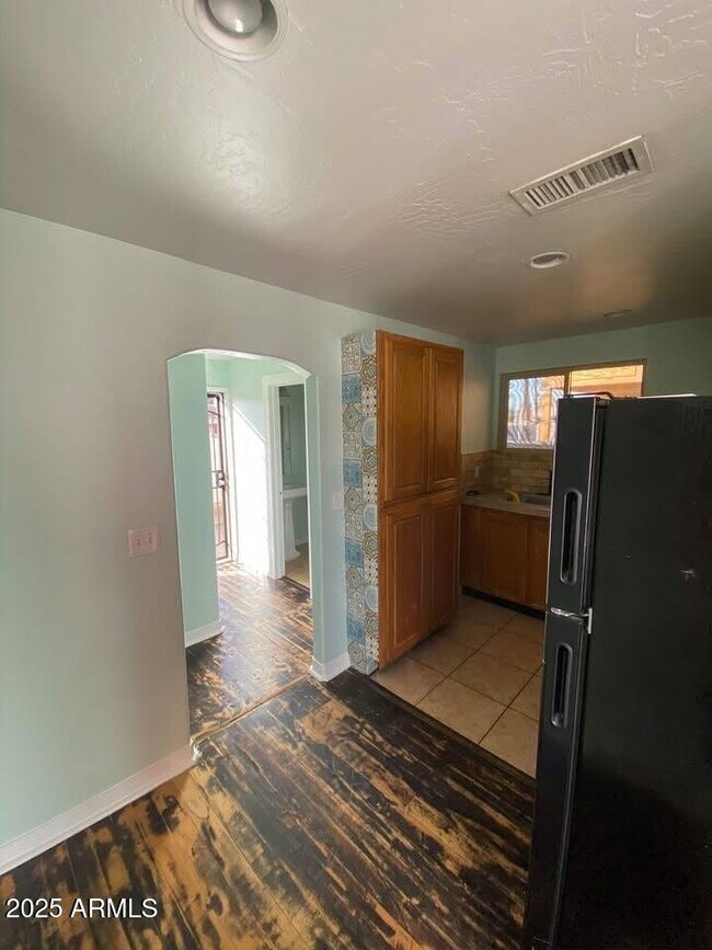 Building Photo - 1329 W Fillmore St