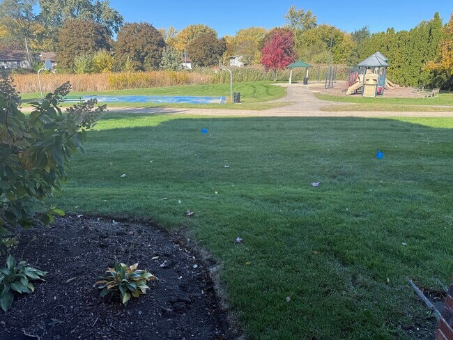 Building Photo - 1319 Kingsbury Dr