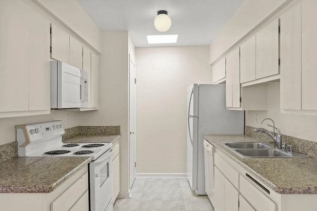 Building Photo - 35 Dearborn Pl