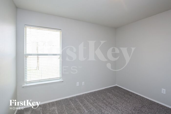 Building Photo - 14012 Caltha Dr
