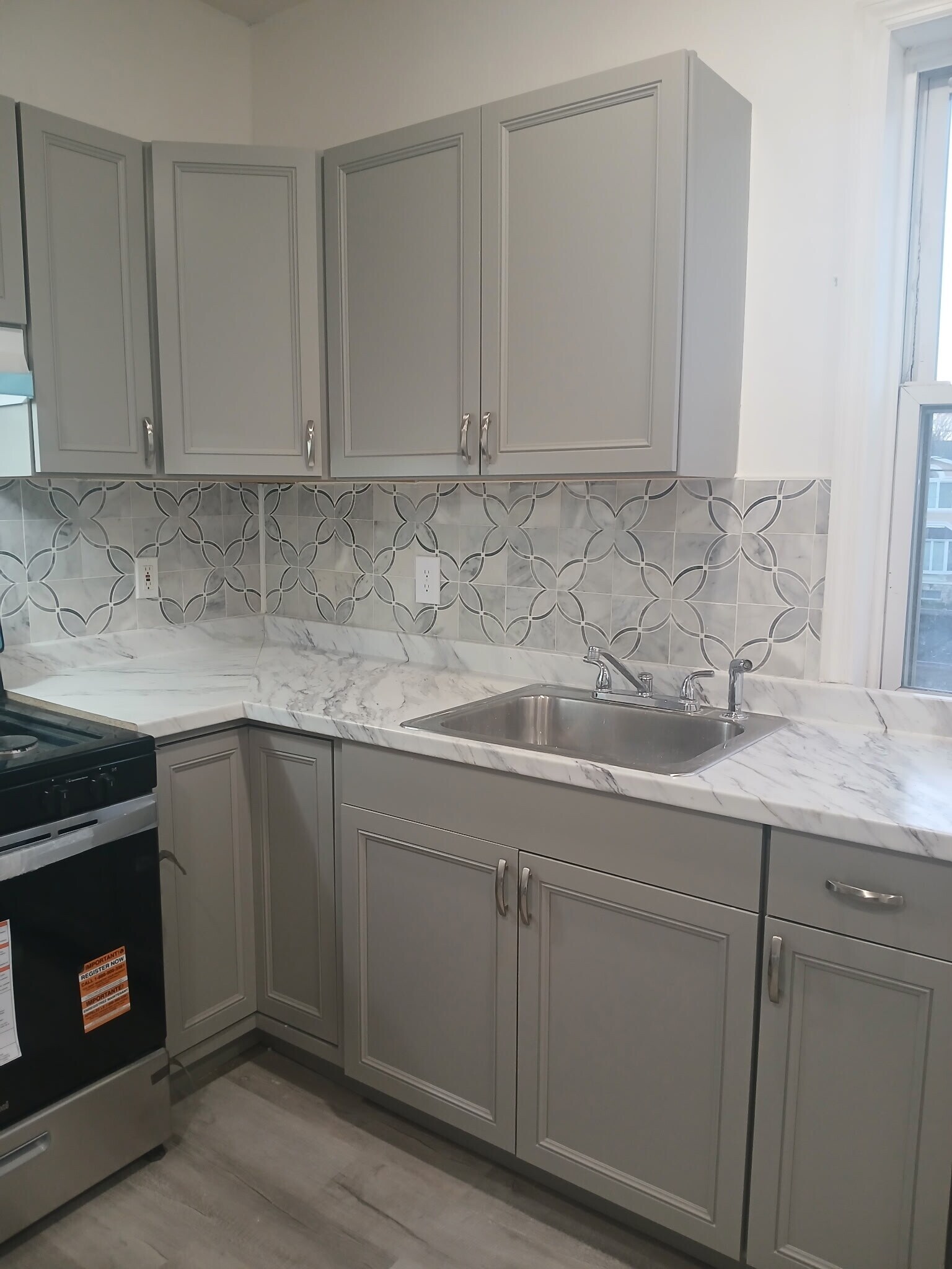 Building Photo - 247 Elm St