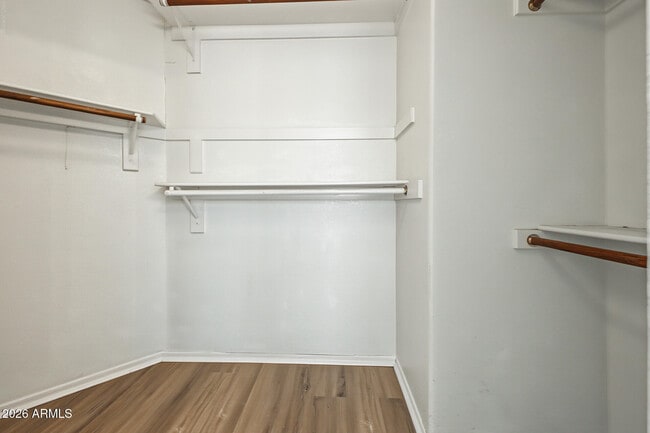 Building Photo - 4008 W Bloomfield Rd