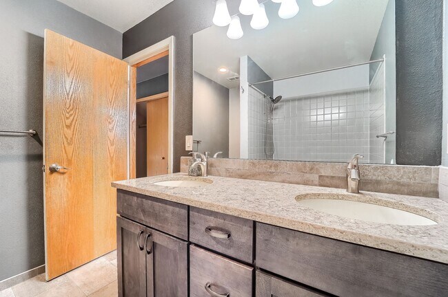 Building Photo - 2 Bedroom Condo in Boulder