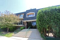 Building Photo - 3851 N Parkway Dr