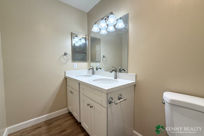 Building Photo - Remodeled 2BR/2.5BA Duplex with 2-Car Garage in San Mateo