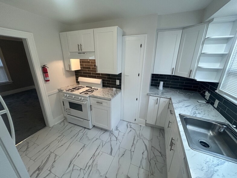 Building Photo - 14716 Archdale St