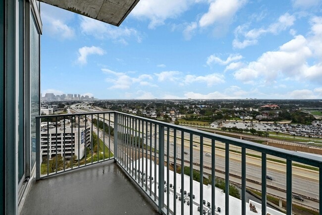Building Photo - 5925 Almeda Rd